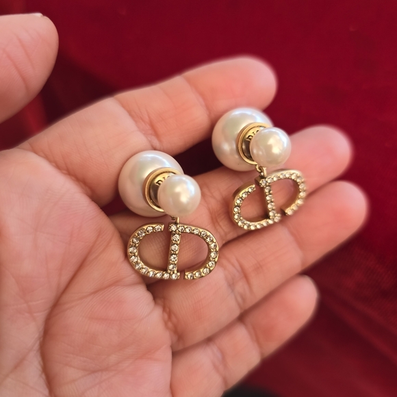 Christian Dior Pearl Earrings - Picture 4 of 7